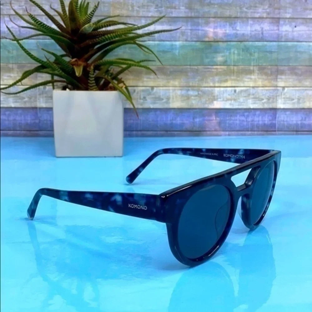 Men’s KOMONO Black Blue Sunglasses NEW🌴